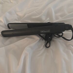 TRESemmé Black Hair Straightener